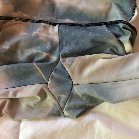 Onzie Desert Crop Leggings - Picture 9 of 9